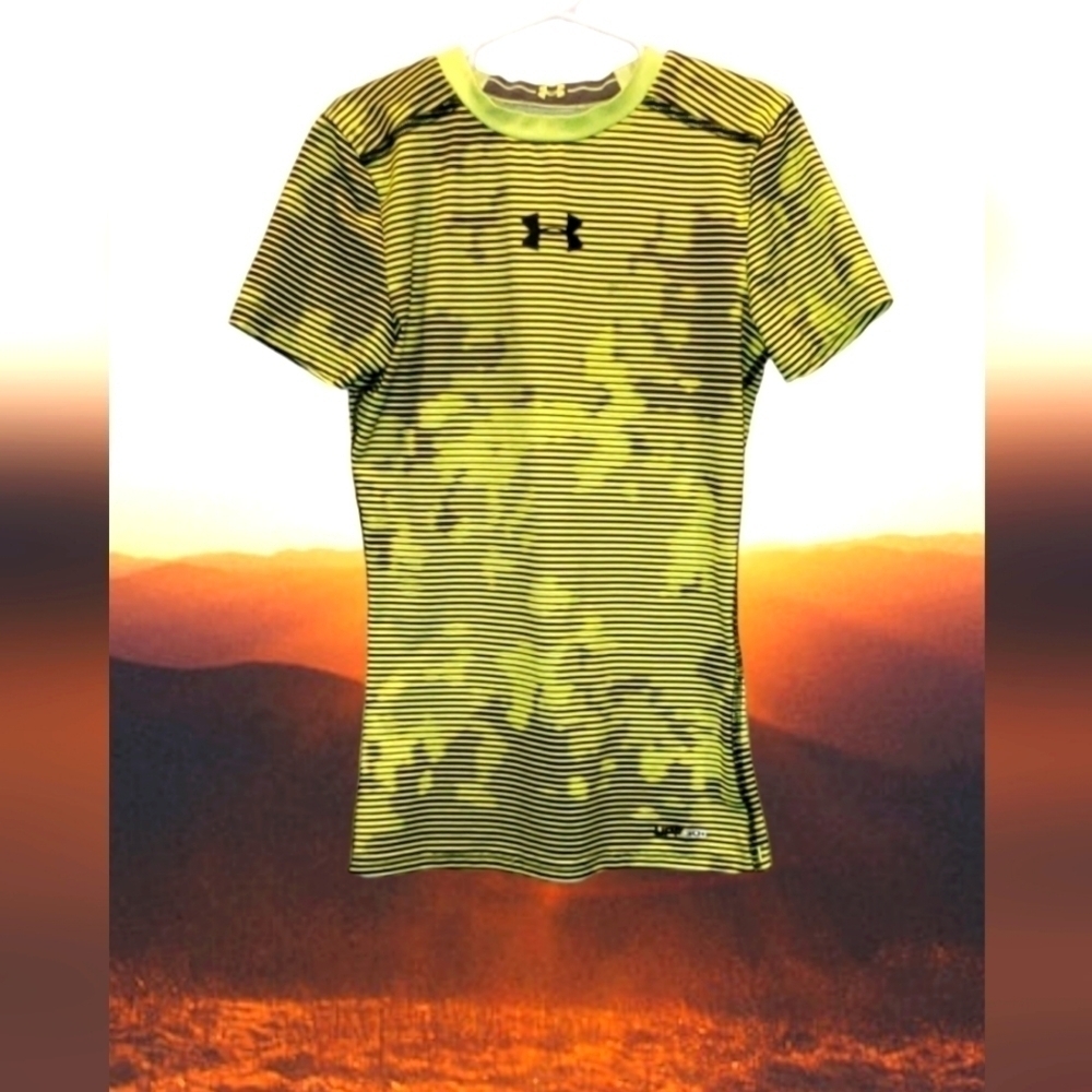 UNDER Armour UPF 30 Short Sleeve Sweat Wicking Shirt